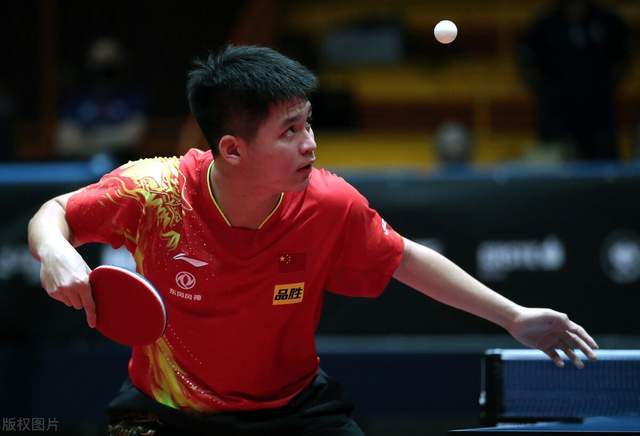 展示了他在 展示了他在